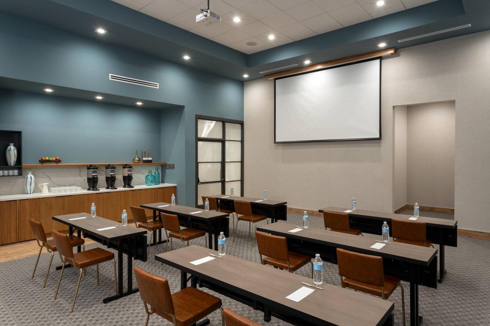 By Marriott Philadelphia 3*