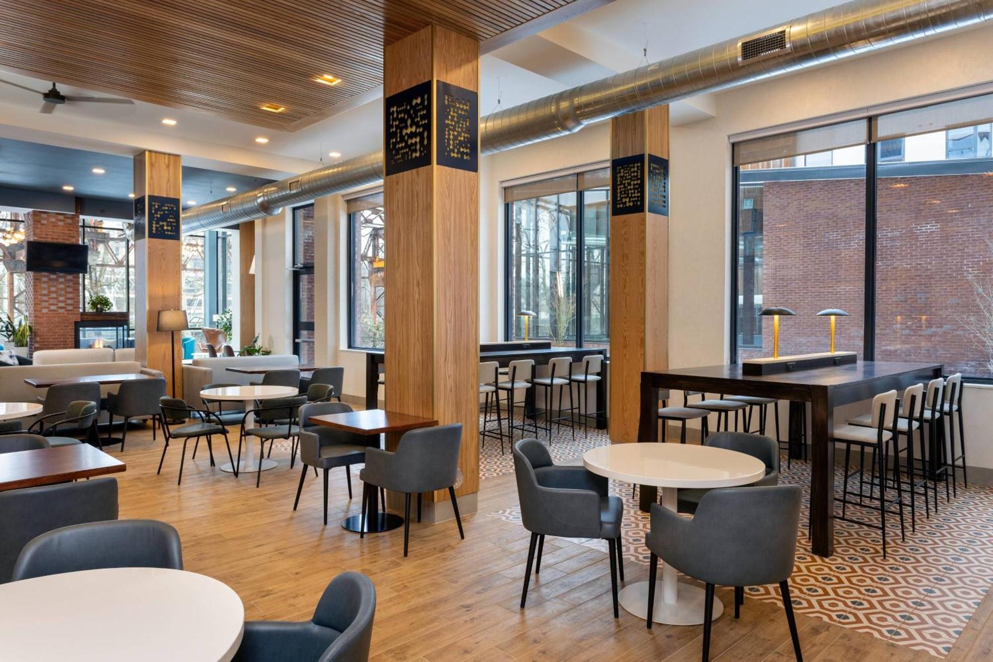By Marriott Philadelphia Hotel 3*