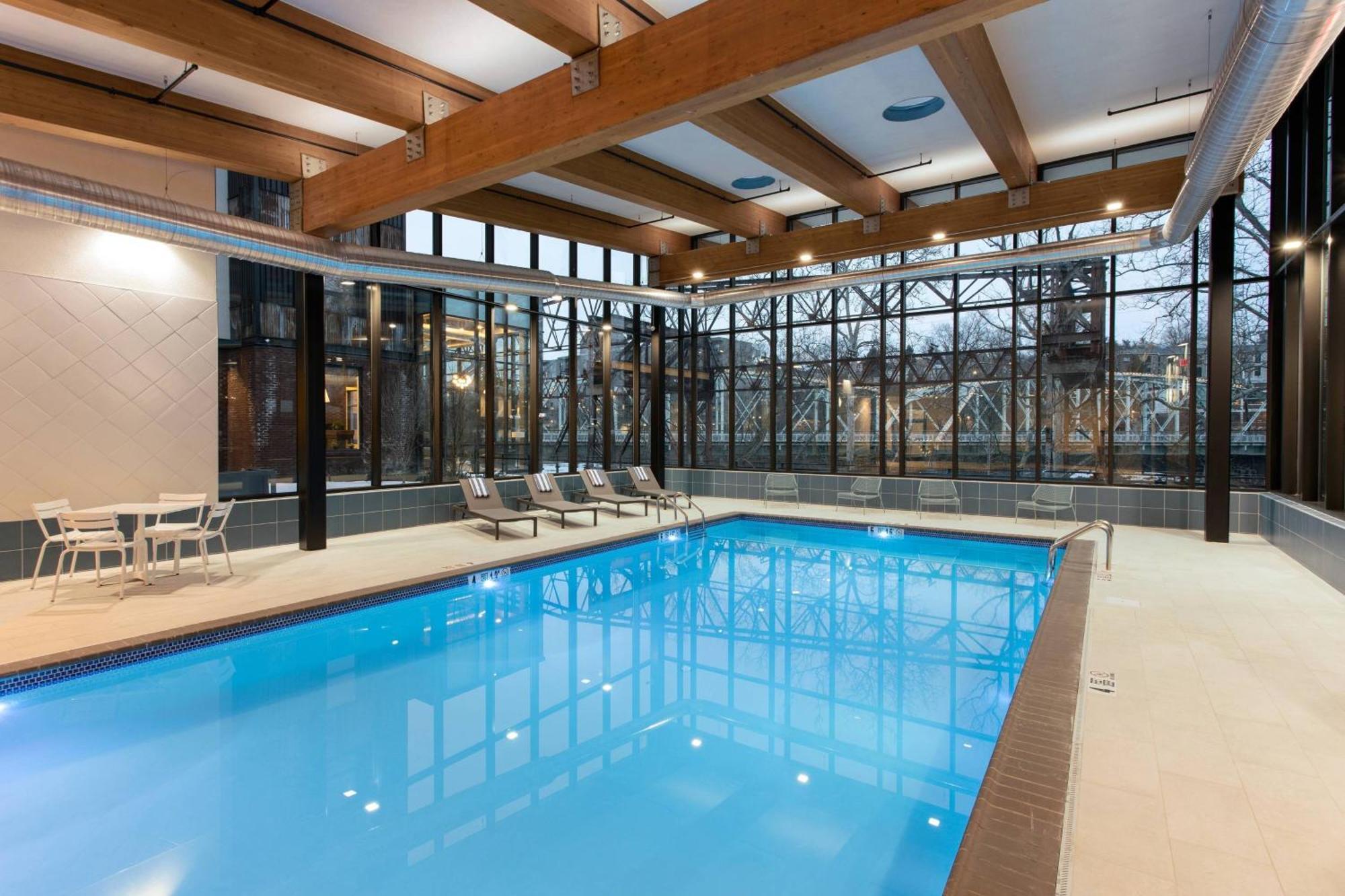 By Marriott Philadelphia Hotel 3*